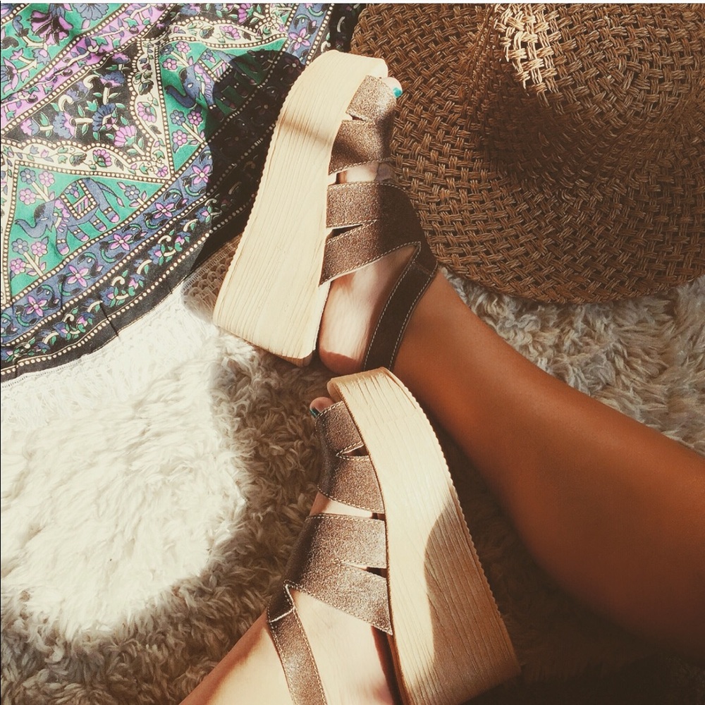 NIB Leather Stone Distressed Platform Wedge Sandal - Picture 1 of 5